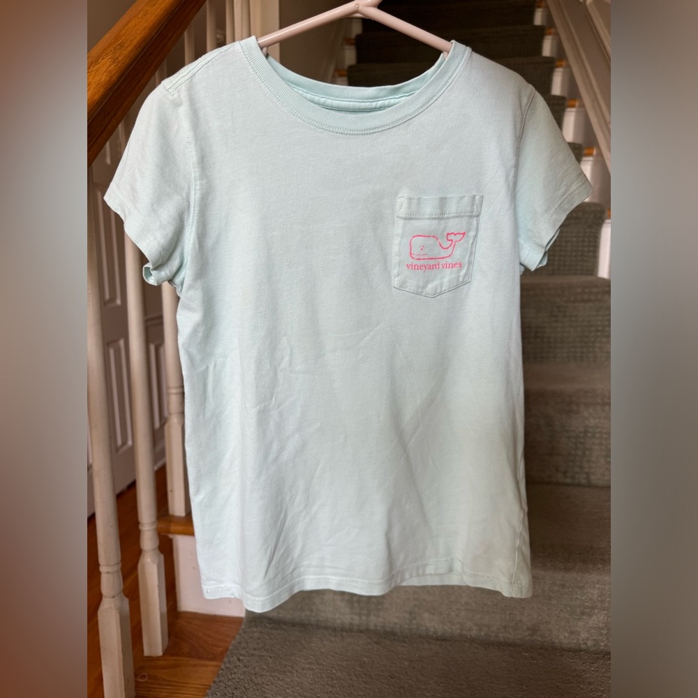 Vineyard Vines Blue and Pink Girls’ Short Sleeve Whale Tee, size small 7/8